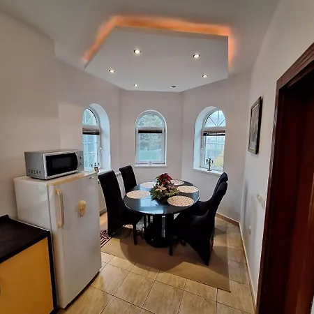 Апартаменты Diplomat Haven Sremska Kamenica