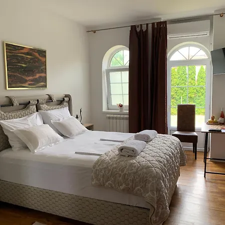 Апартаменты Diplomat Haven *