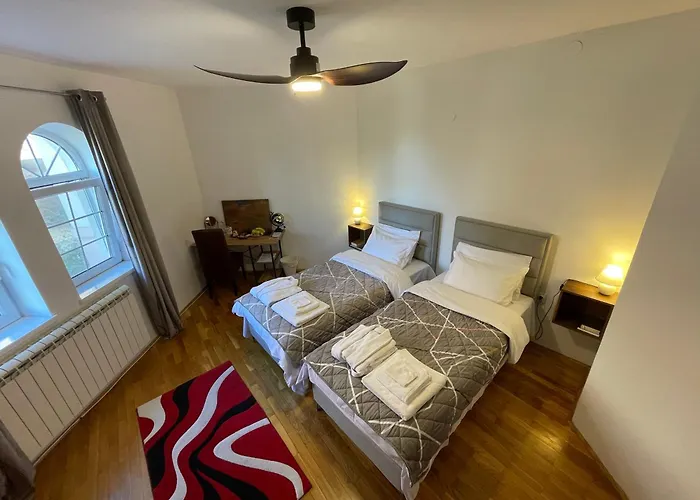 Diplomat Haven アパート Sremska Kamenica